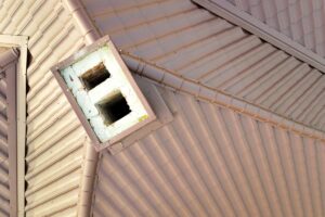 Tetti isolati e ventilati: risparmio energetico, isolamento e ventilazione a confronto